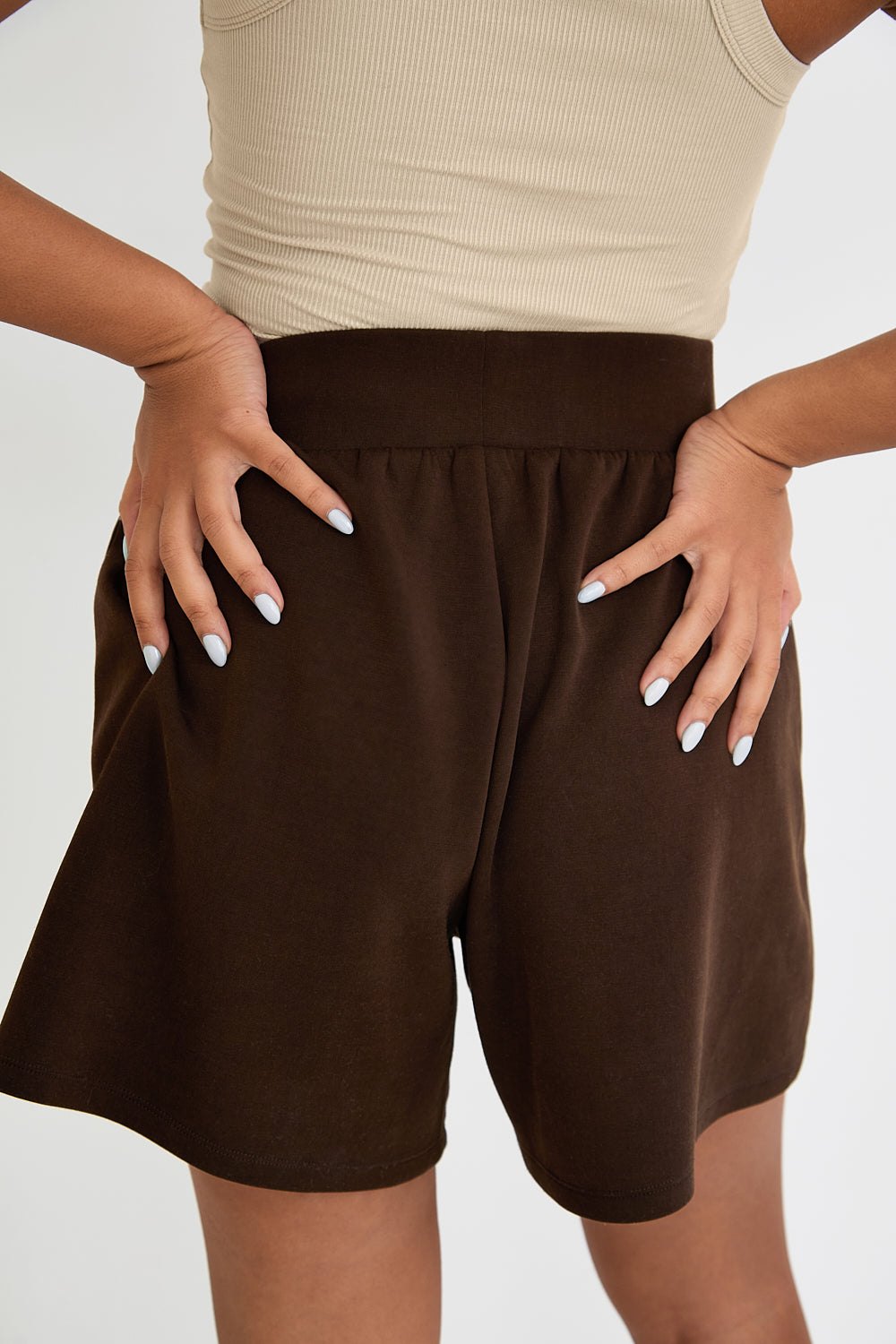 Expertly crafted from luxurious modal, our Lounge Short is the perfect addition to any loungewear collection. It's soft and comfortable fabric makes it ideal for lazy Sundays, providing a cozy fit for ultimate relaxation. Featuring our signature tonal branding for an added touch of elegance, this short pairs perfectly with our matching modal ribbed basics to create a stylish, yet relaxed look. Whether you're lounging at home or enjoying a leisurely day, this lounge short promises unparalleled comfort