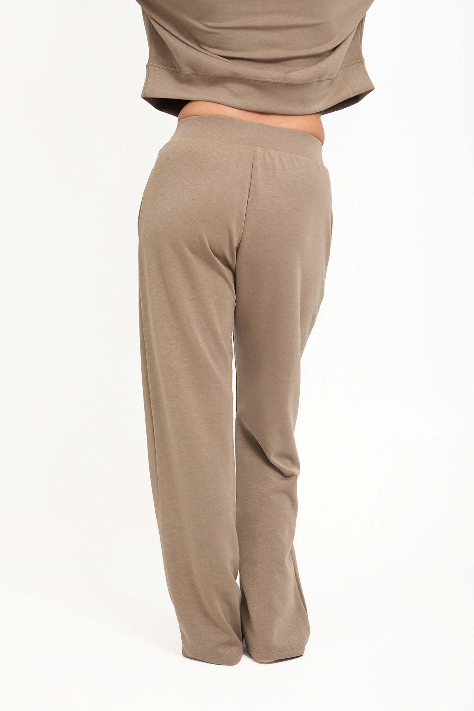 Soft Touch Lounge Flare Jogger - Mocha - Sunde