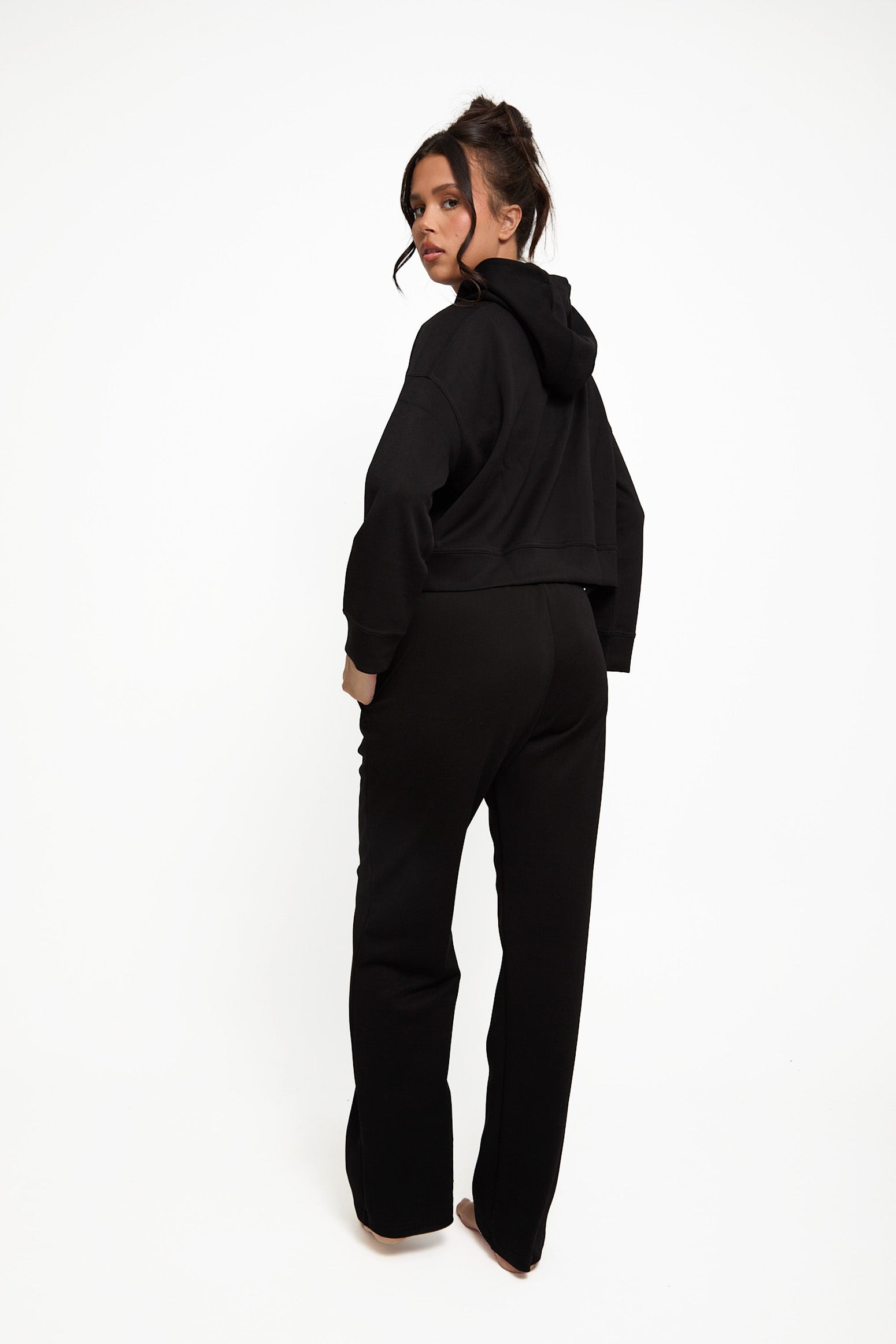 Soft Touch Lounge Flare Jogger - Black - Sunde