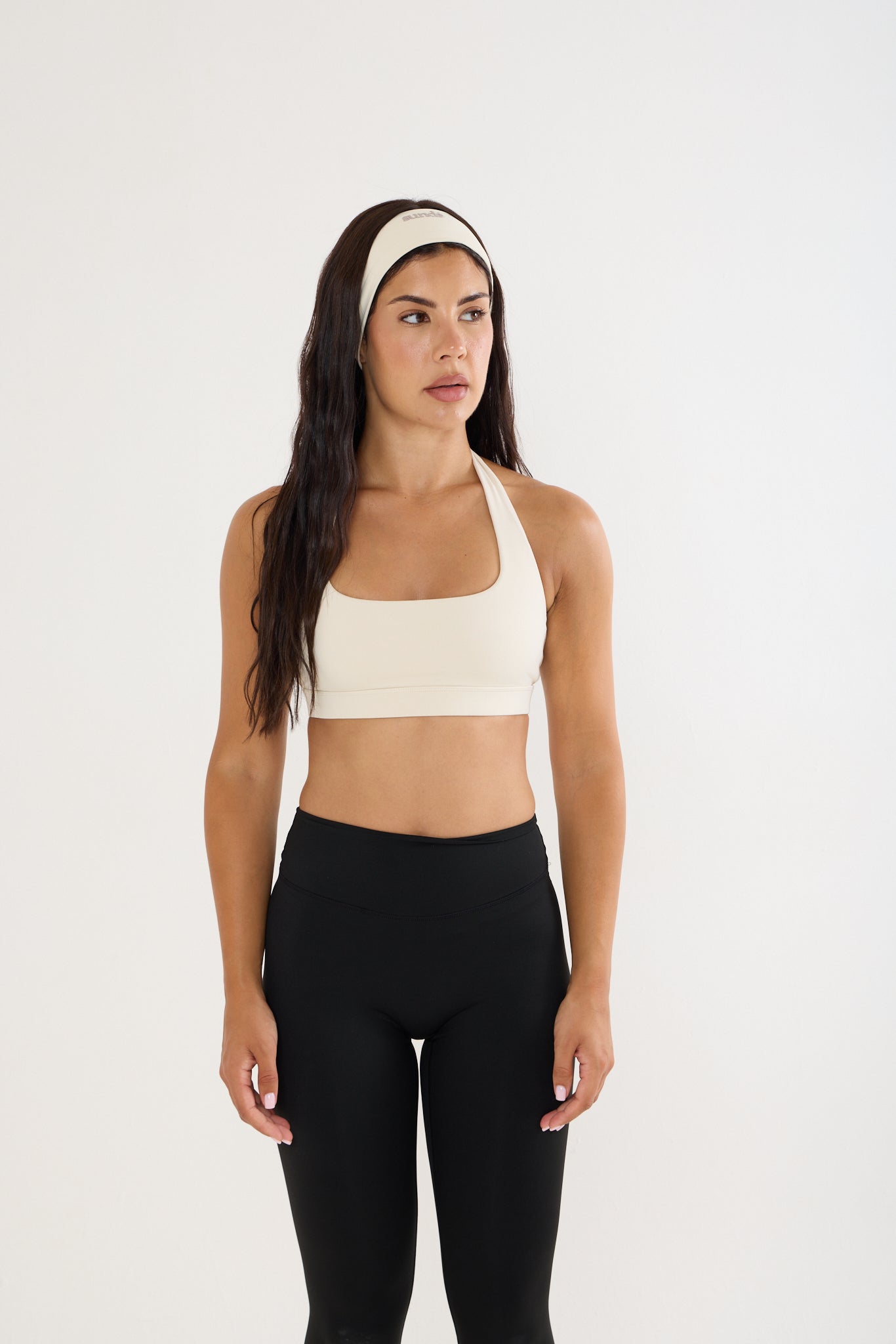 Sundé SCULPT Halter Sports Bra with fitted silhouette and halter neckline