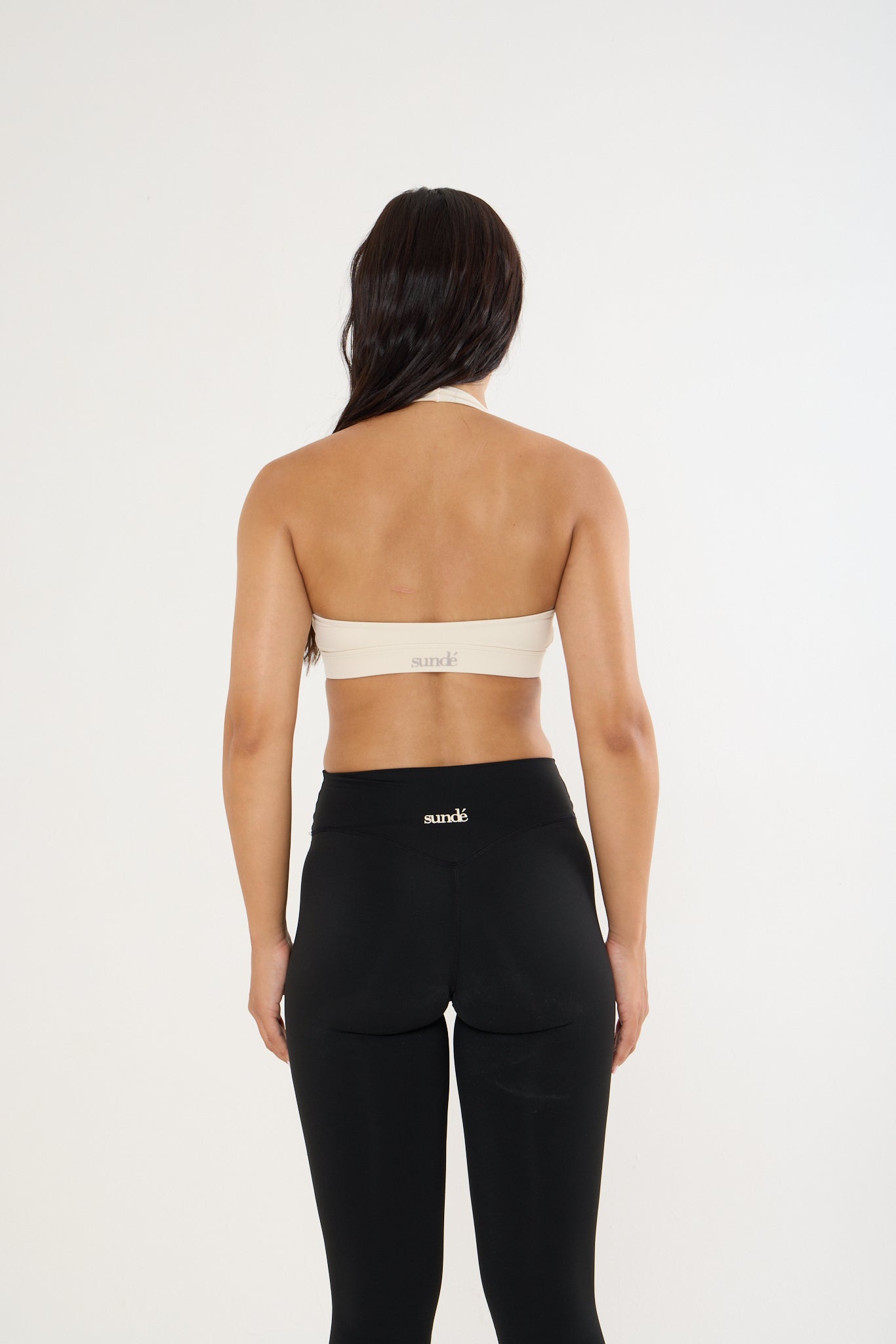 Sundé SCULPT Halter Sports Bra with fitted silhouette and halter neckline