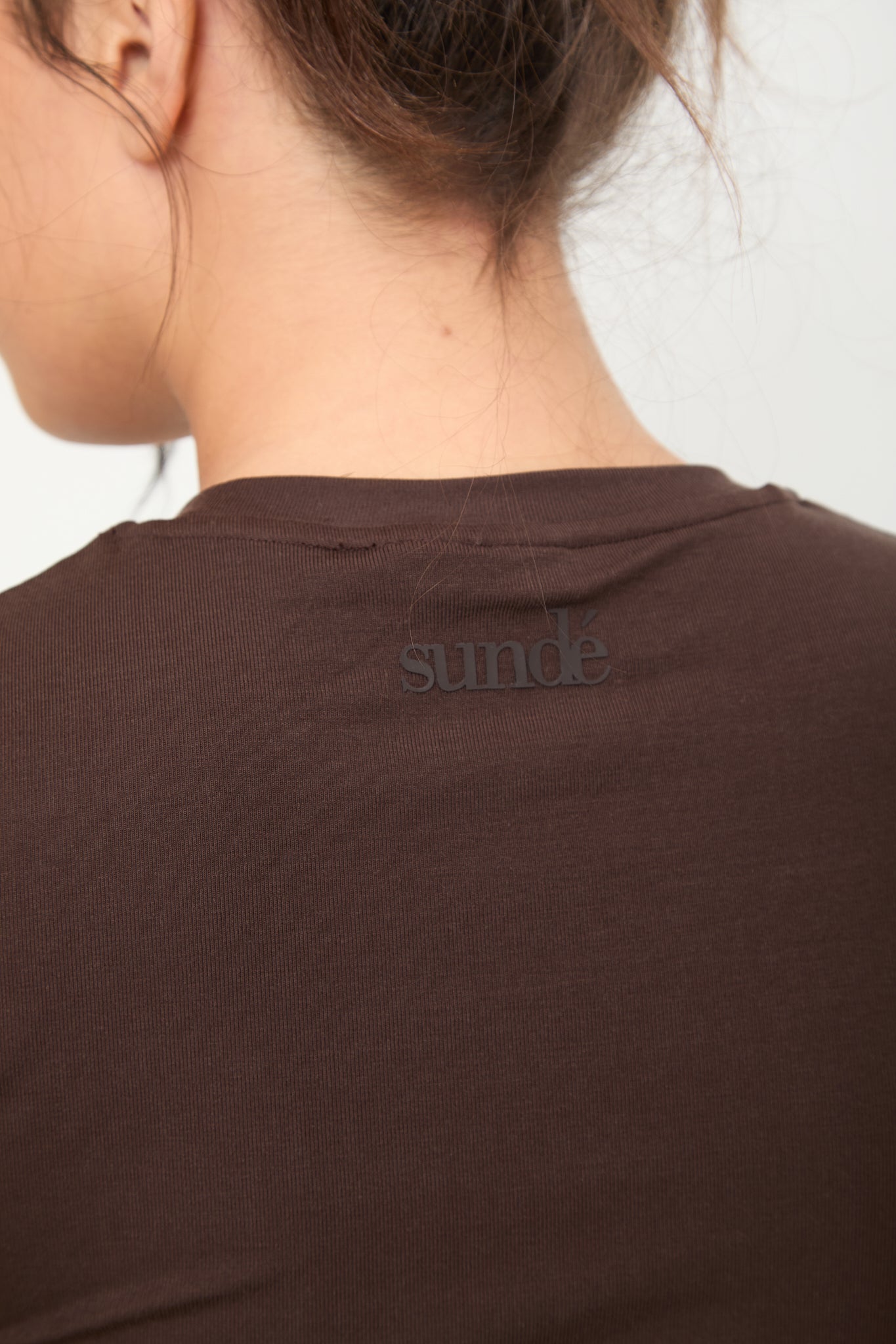 Lyocell Basic T-Shirt - Espresso - Sunde. - sundé